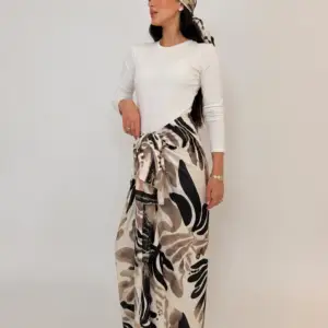 פיראו -סט חצאית ומטפחת מבד פשתן אבן